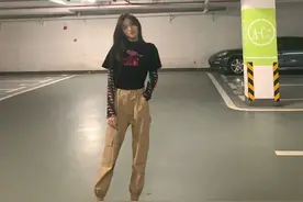 工装裤女生也可以穿，时尚减龄还有范，帅起来根本“挡不住”图片