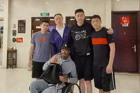 杜锋：听到马尚跟腱断裂彻夜难眠 已将其送回立即接受手术图片