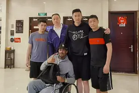 杜锋：听到马尚跟腱断裂彻夜难眠 已将其送回立即接受手术图片