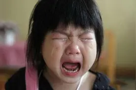 婴儿一生下就大哭，会暴露目标，吸引猛兽。远古人类怎样生存？图片