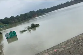 直击郑州尖岗水库泄洪现场：水位上涨明显输水洞闸门全开，未出现重大险情图片