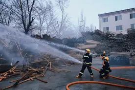 拉萨消防成功处置一起工地火灾事故图片