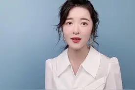 23岁徐娇女大十八变，近照穿知性套装太有女人味，却被质疑微调图片