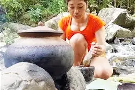 村姑野外美食，柬埔寨小女孩野外炖鸡汤，看见就想吃视频封面