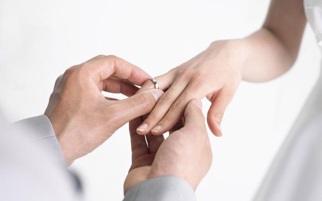 吸引力法则爱情攻略：如何通过心态调整与观想找到理想的丈夫