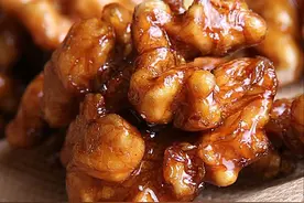 琥珀核桃，不用去外面买，买一斤核桃来在家做，焦香酥脆，来试试图片