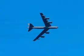 美国轰炸机飞越伊朗领空，伊朗空军表示将在必要时作出反应图片