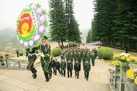 武警某部机动第八支队开展清明前夕祭扫英烈活动图片