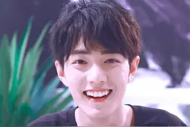 明星们别做烤瓷牙了，这些有兔牙的明星一样颜值逆天图片