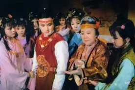 林黛玉进贾府夜里，为何情绪失控默默流泪？皆因王夫人一个警告图片