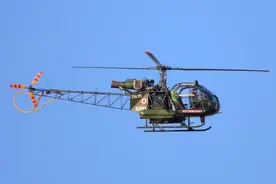 又坠机！印度一架直升机在演习中坠毁，已致2名飞行员死亡图片