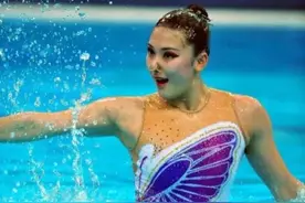 为什么花样游泳运动员要戴鼻夹，游泳跳水项目不需要？图片