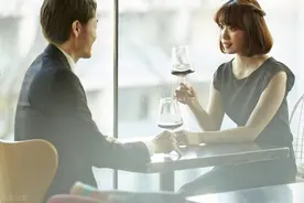 婚后遇到了真爱，和情人交往4年，半年后我得到最沉重的代价图片