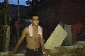 洪水来临，丈夫舍近求远“舍妻救母”，妻女再没有和他说过话图片