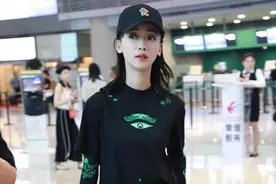 吴谨言早秋造型来袭，短袖里穿紧身长袖，不仅不土，意外很时髦图片