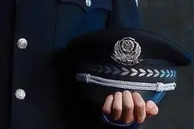 第一次穿上警服，啥心情？图片