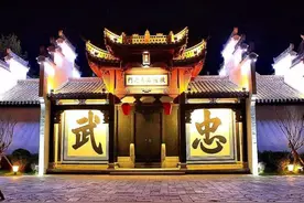 陕西有个“假古镇”走红，斥资3.5亿不收门票，游客：良心景区图片