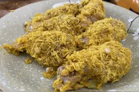 炸鸡腿时，有人裹淀粉有人裹面粉，教你正确做法，皮脆肉嫩真过瘾图片