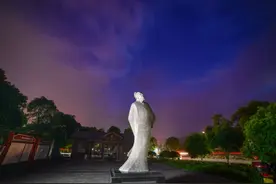 李白很美的一首山水诗，从开篇美到结尾，读后如临画境图片