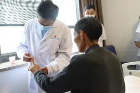 丰富疼痛科内涵建设，全国知名疼痛病学专家刘延青教授来黔指导图片