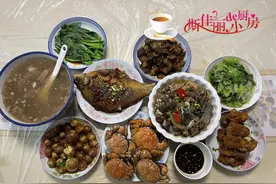 回娘家吃饭妈妈做了一桌妈妈菜，晒圈火了，网友：还是亲娘最疼人图片