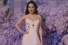 VOGUE之夜红毯：杨幂小露事业线，汤唯性感霸气，童瑶很别致图片