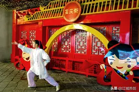 红遍网络的香港太极拳世界冠军赖天祈（天天）走进武汉吉庆街图片