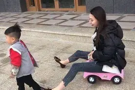 有种“不按套路”叫小姨带娃，看完这组图网友笑出声：一物降一物图片