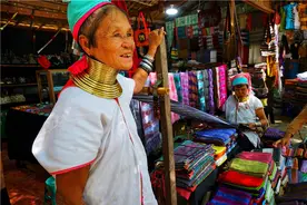 奇葩的审美，这个民族以脖子长为美，脖子上项圈，一生只取下3次图片