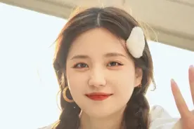 秋冬最心动的10款发型，超显脸小还不挑人，给你的气质加分图片