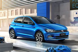 新款大众Polo正式上市，车尾车标下面带字母，全系6个气囊图片