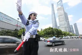 51℃的“铁皮蛋糕”上，警花们“舞姿”飒爽图片