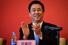 马化腾拿了几十亿帮王健林，如今又拿20亿帮许家印图片