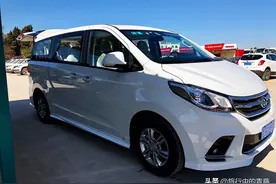 自驾游云南，租一辆免高速通行费的商务车，去游览云南的秀美风光图片