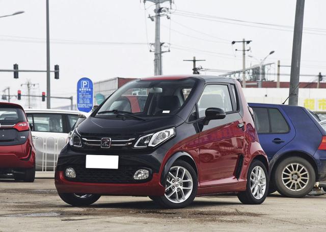 宝骏e100和众泰e200哪个好(宝骏e100与众泰e200)