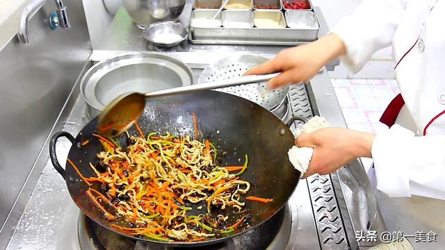 大厨教你做正宗的鱼香肉丝，常见的食材，全程细致的解说