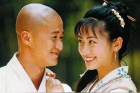 1999年，雅琪第一次在《还珠》剧组见到张铁林，瞪着眼睛能吃人图片