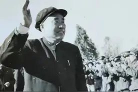 作为元帅之首，朱老总的授衔证书为何只是004号？001号给了谁？图片