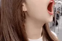 美女连打哈欠都是好看的图片