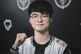 “Faker真的太菜了”前替补赢完T1当面羞辱李哥，鄙视手势引众怒图片