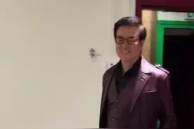 74岁才子黄百鸣近况，肚子发福但状态超好，直言想登台太心酸图片