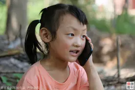 父母离婚后5岁女孩给爸爸打电话，每次都要买东西，原因让人心酸图片