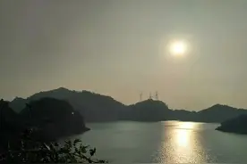 “宁欺白头翁，莫欺少年穷。”，这话道尽许多人曾遭受别人的冷眼图片