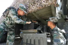 翻雪山 越达坂——汽车兵千里机动挺一线图片