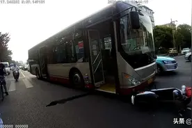 保障救护车优先通行 河东交警为事故伤者开辟“绿色通道”图片