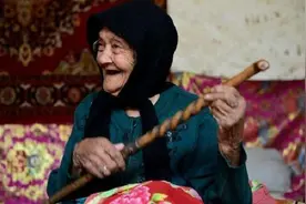 她生于清朝光绪年间，如今135岁，最爱吃一种水果，一般人吃不了图片