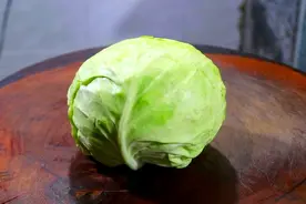 包菜最美味的家常做法，脆嫩爽口，好吃下饭，我家隔三岔五这样吃图片