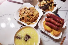 中老年大叔大妈的晚饭，一菜一饭，咸淡相宜，还是简单点好！健康图片