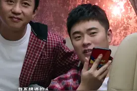 陈赫找张歆艺蹭饭，意外暴露二姐的朋友圈，太豪了图片