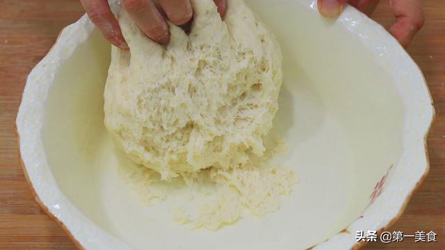 2个鸡蛋1碗面，快速做发面饼，一拉一卷柔软有层次，面饼不发硬